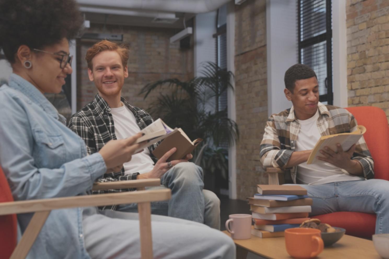 Moderne Büroräume von uvexaranti mit freundlicher Atmosphäre für Cashflow-Beratungen